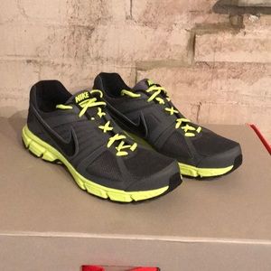 Men’s Nike tennis shoes